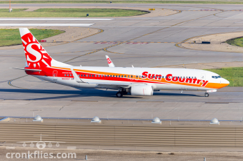 Sun Country Airlines Boeing 737-800 N826SY